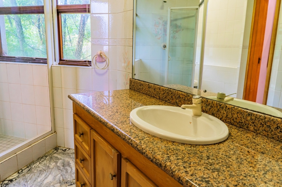 9 Bedroom Property for Sale in Bishopscourt Western Cape
